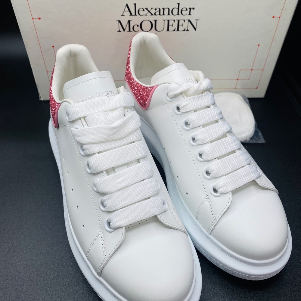 Alexander McQueen Women’s Oversized Leather Sneakers Size 9.5 NWB AUTHENTIC - Picture 1 of 8